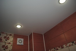 Матовый натяжной потолок в санузел